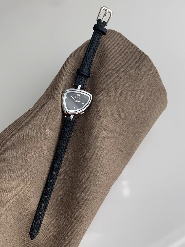 女性クォーツ時計シンプルなゴールドトライアングル時計スタイリ - Watch Triangle Luxury のレビューと価格