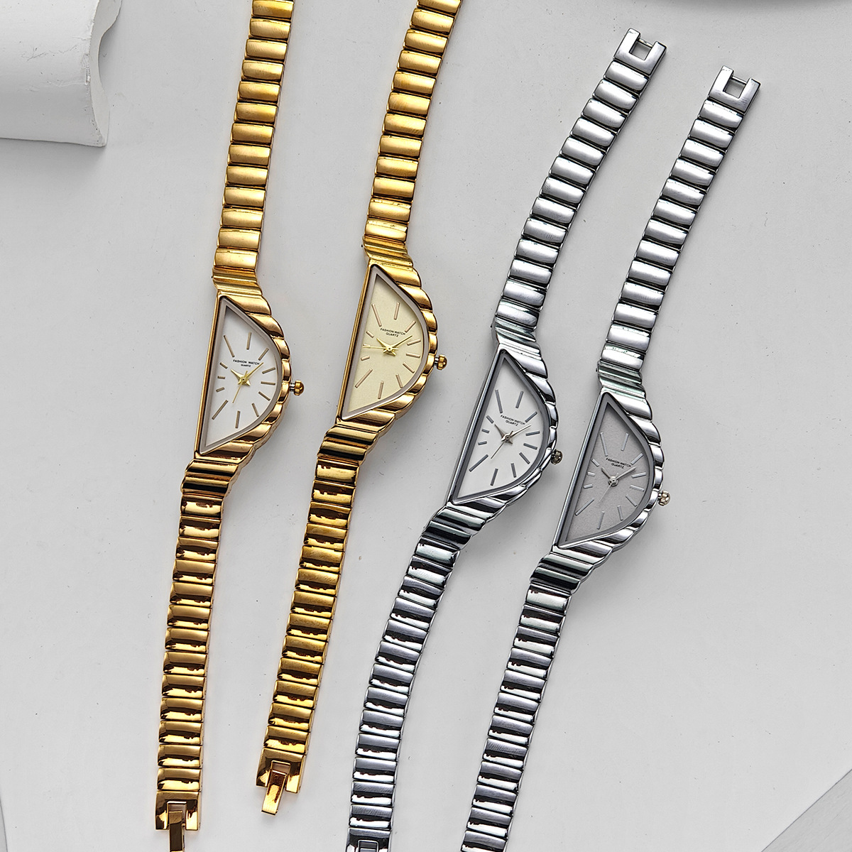 レディース腕時計 ファッション クリエイティブ 三角形ブレス - Watch Triangle Luxury のレビューと価格