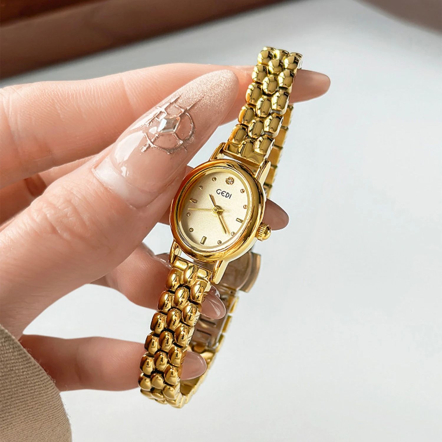 女性用オリジナル高級ブランド腕時計、レトロなゴールデンオーバ - Luxury Watch Sale のレビューと価格