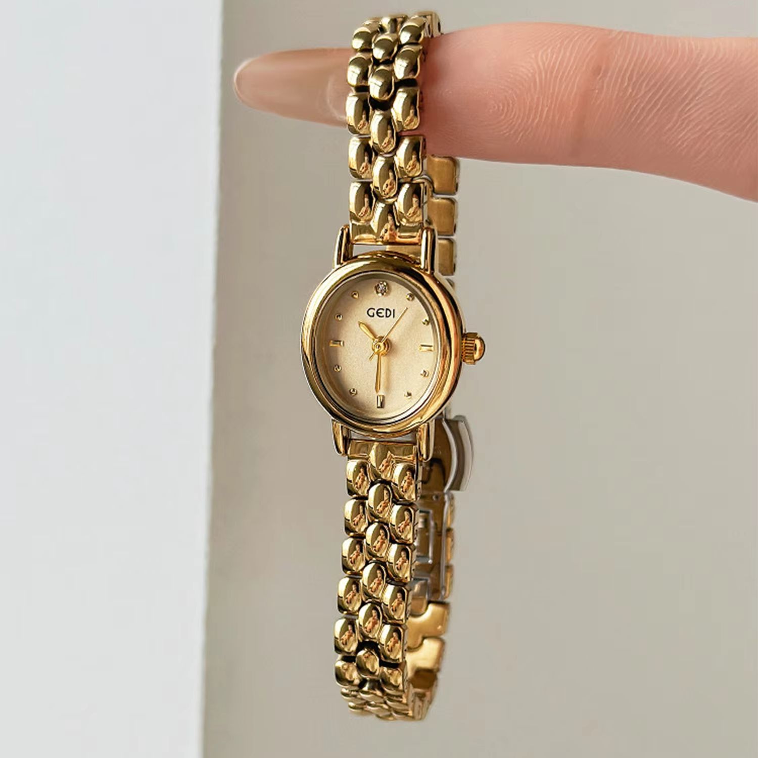 女性用オリジナル高級ブランド腕時計、レトロなゴールデンオーバ - Luxury Watch Sale のレビューと価格